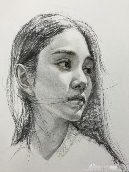 他笔下的素描美女,堪称倾国倾城