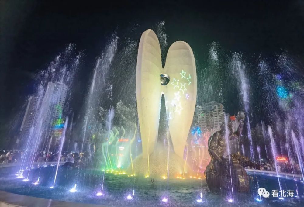 为加快推进廉州湾大道和黄金北岸沿线以及火车站,北部湾广场和万达