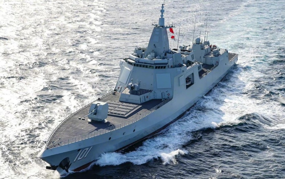锋芒毕露,055万吨大驱,中国海军远洋作战走向深蓝的旗舰