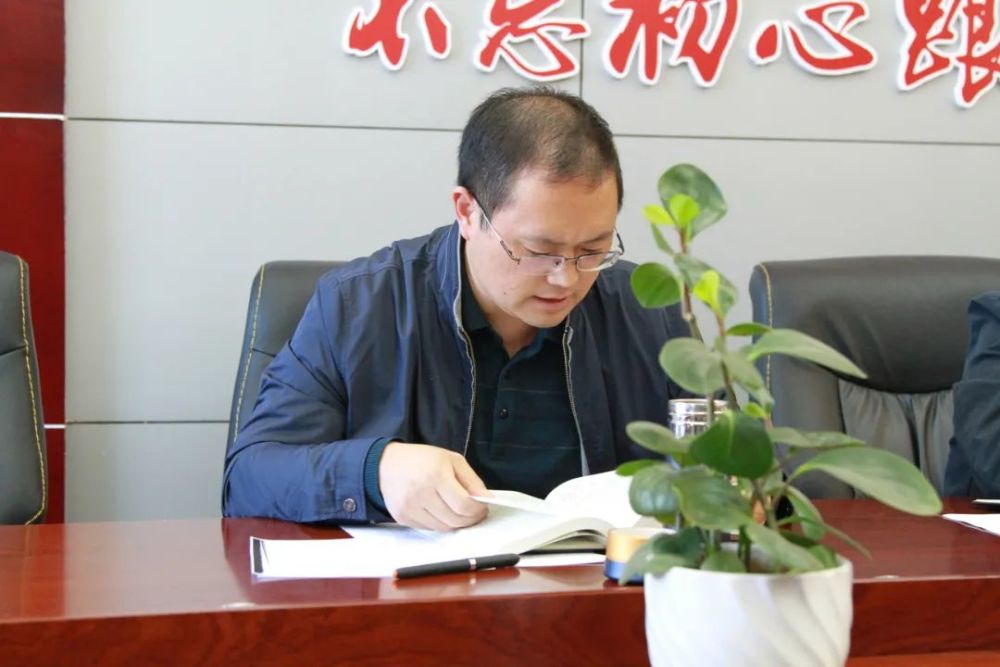 昭阳区人民检察院党组成员,副检察长鄢显浩,第三检察部干警李义及虎良