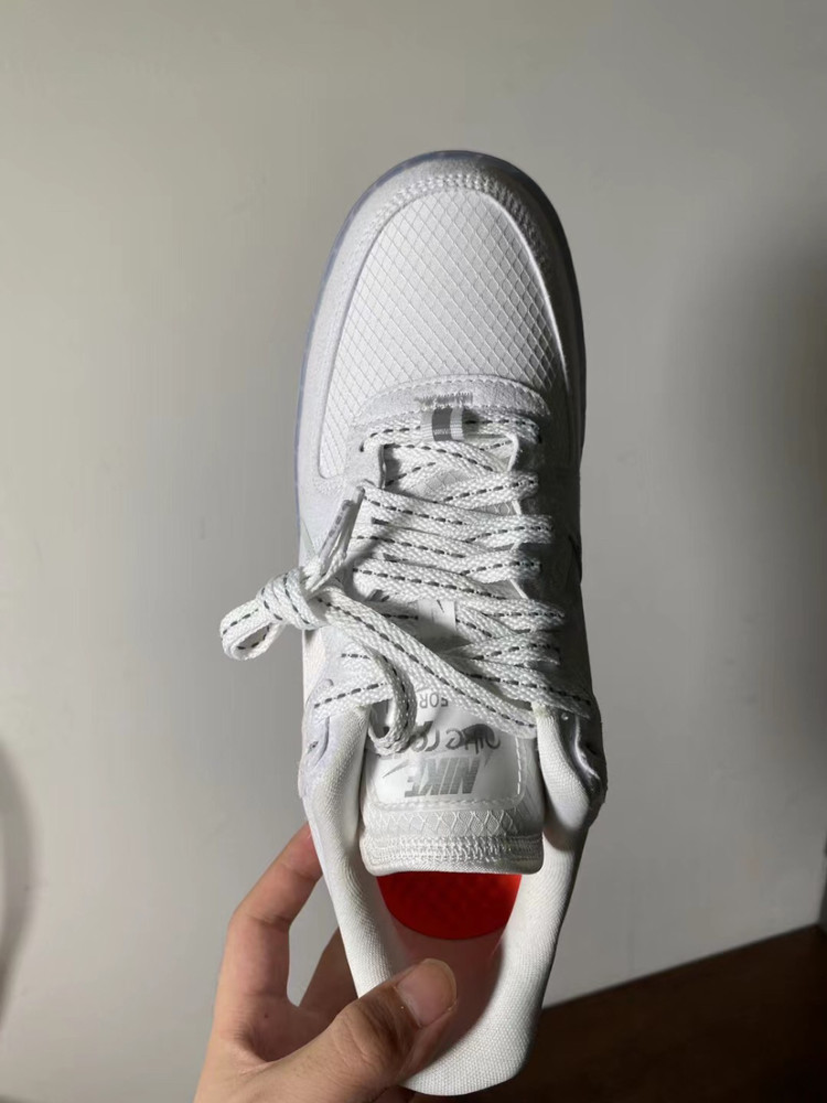 af1 骨白冰蓝,到底会不会夜光?