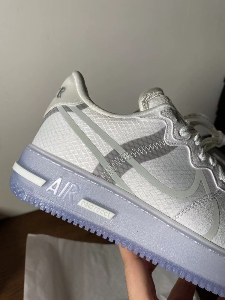 af1 骨白冰蓝,到底会不会夜光?