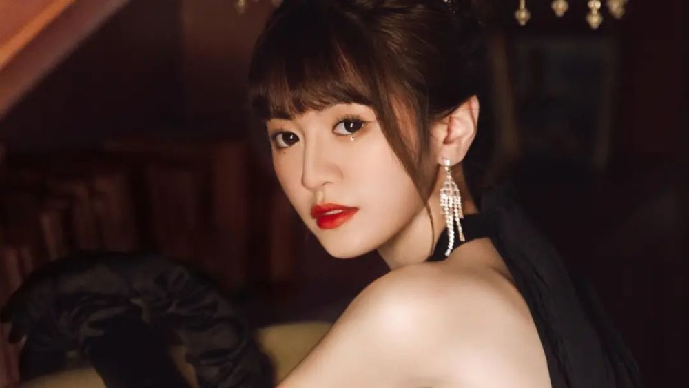桌面壁纸4k电脑壁纸黑色优雅美女写真