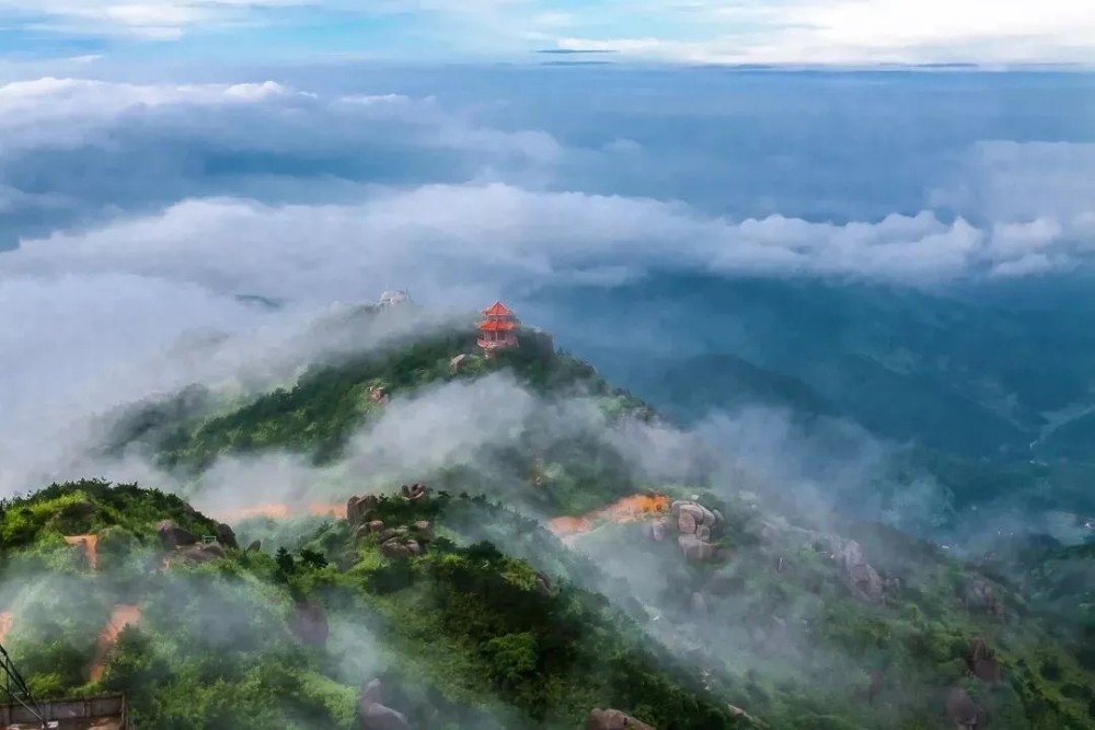 闲赏满目秋枫落九仙山