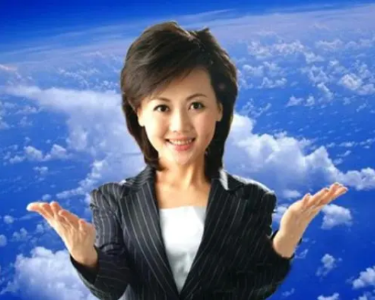主持人杨帆问柴璐:"柴姐,我能问你两个八卦问题吗?