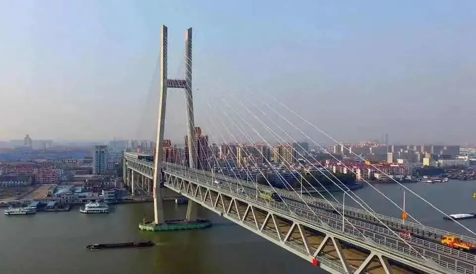 闵浦大桥为双层桥.