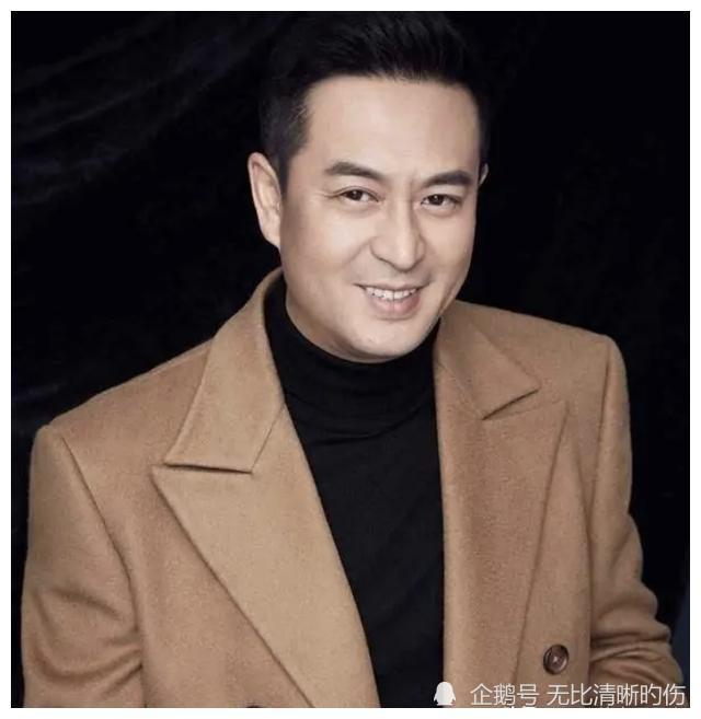 这些年他拿奖拿到手软,主演的好作品无数,是内地实力派演员之一