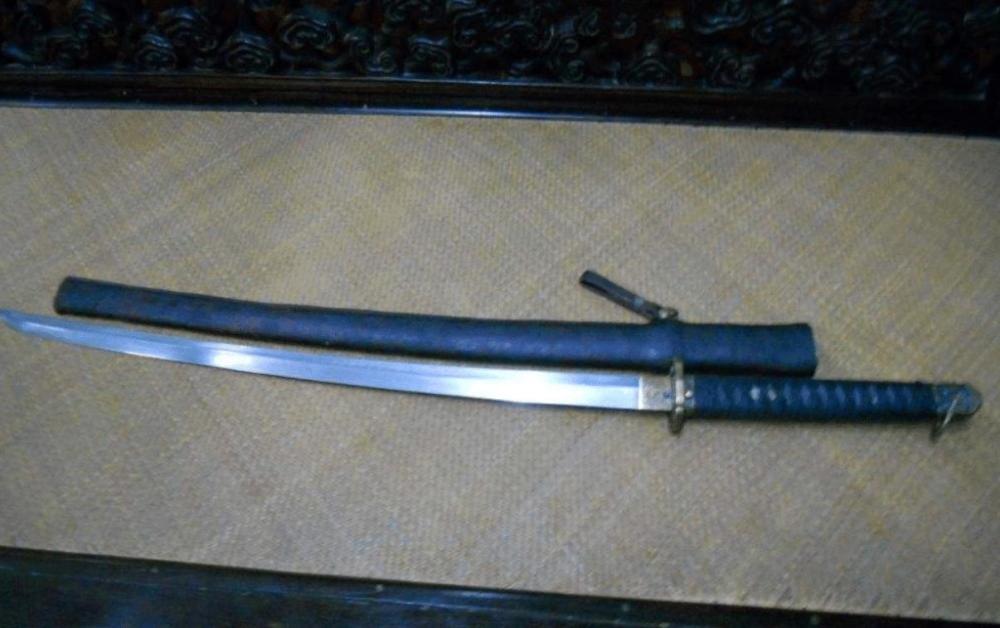 日本武士刀,上面写着"南京一役杀一零七人",证明这把军刀的主人在南京