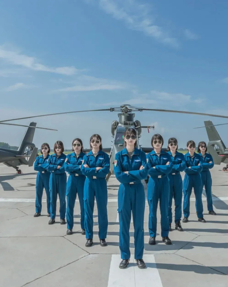 陆军航空兵新毕业美女飞行员,光看这小眼神就爱了!