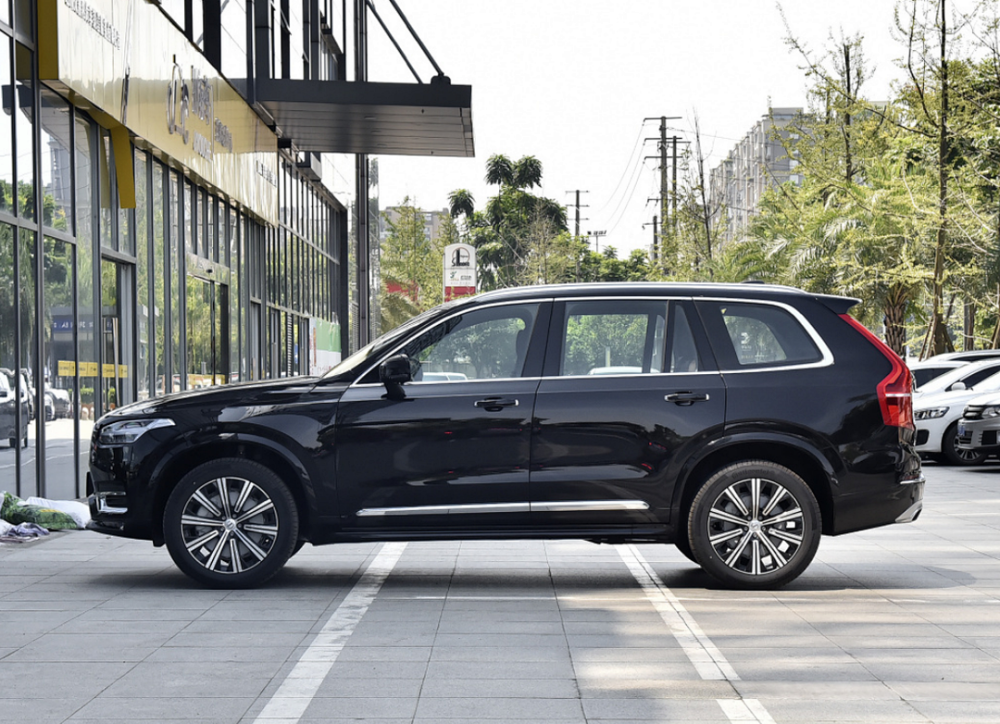 近日沃尔沃xc90正式上市更新,全新2022款车型官方指导起步价还是63.