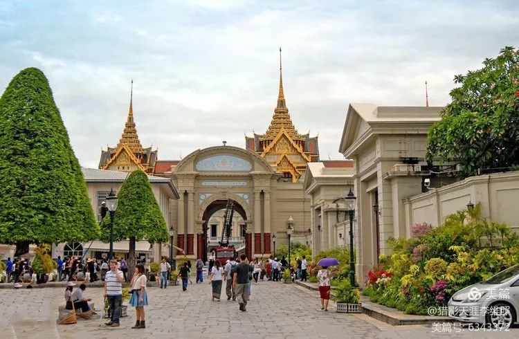 今天我们就来看看著名的大皇宫和玉佛寺泰国首都曼谷佛教历史悠久