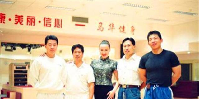 健美皇后马华:90年代的当红明星,为何41岁事业顶峰时