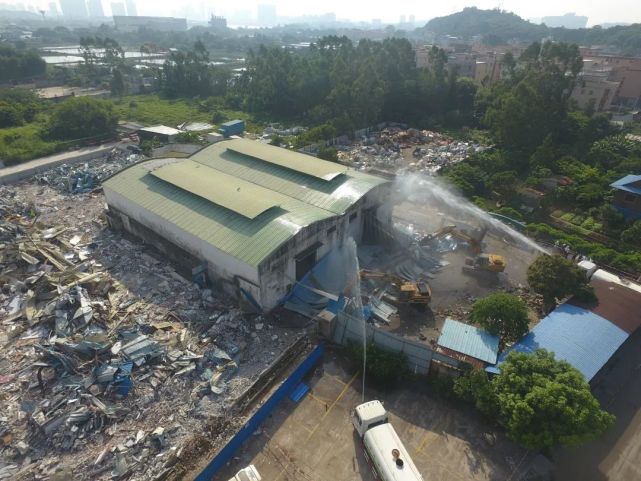 容桂街道同时对马冈大桥两侧地块和马中工业区金马路北面厂房发起拆除