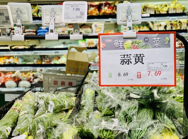 北京京客隆超市蔬菜货架.(图片拍摄:赵晓娟)