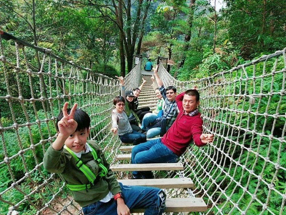 佛山南丹山,游玩高山玻璃桥,松鼠部落,动物剧场,戏水乐园