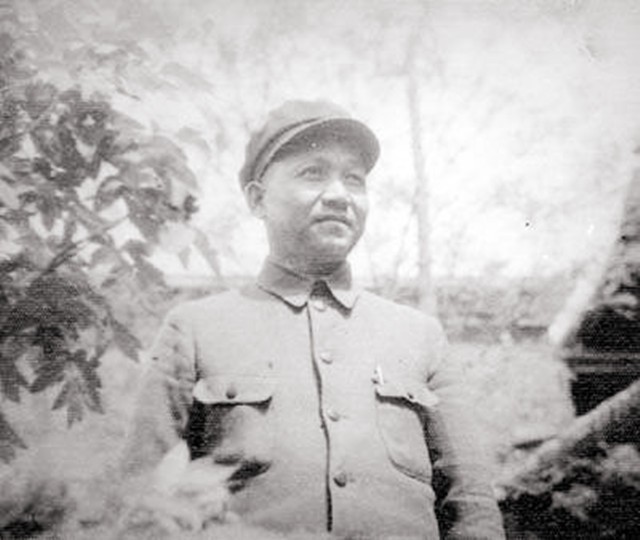 104岁老八路含泪回忆师长陈光,陈光后人感动,千里赴