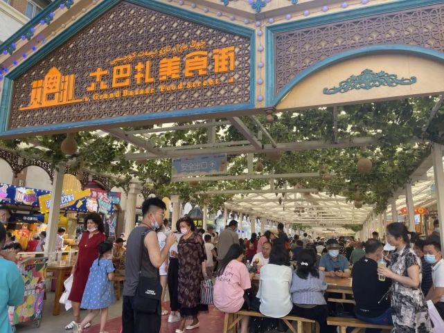 大巴扎美食街大巴扎美食街汇集南北疆最传统地道的美食,传承百年的吾