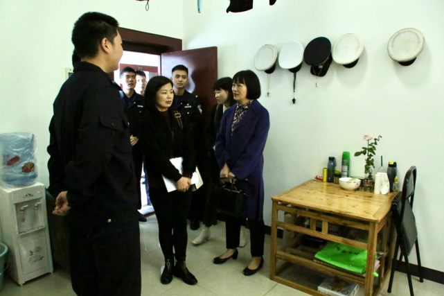 湖南警察学院刑事科学技术系徐丽清一行来我局调研指导实习生工作