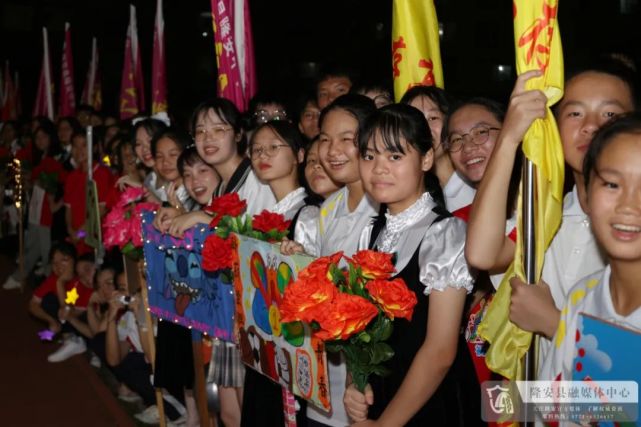 隆安中学运动会开幕式精彩上演!