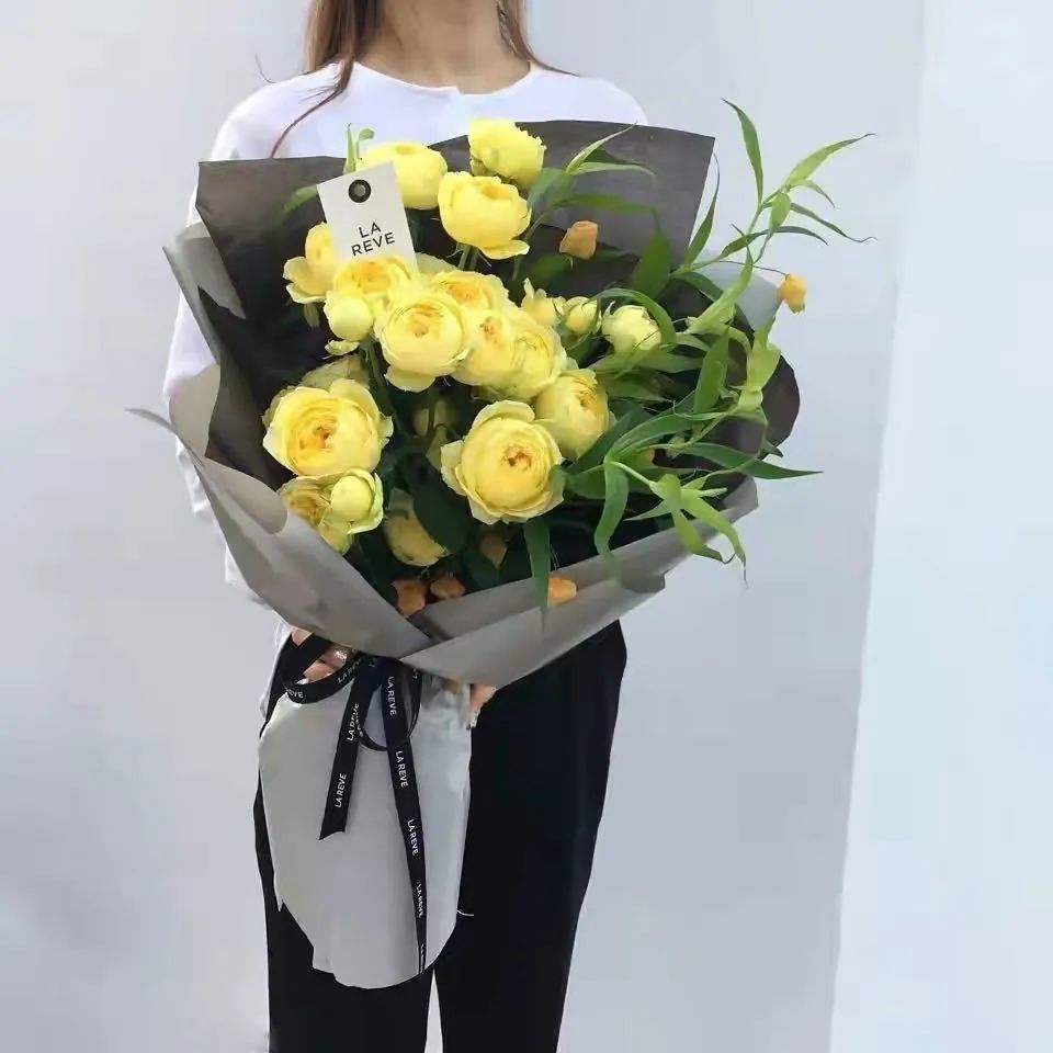 【头像】手捧鲜花头像!