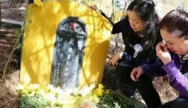 34年前老山战场旧照死吻吻别战友的女护士张茹今现状如何