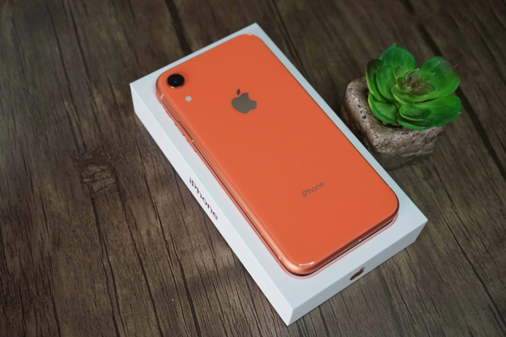 iphone se 3突然现身,a15,全面屏,支持5g,3299元买吗?