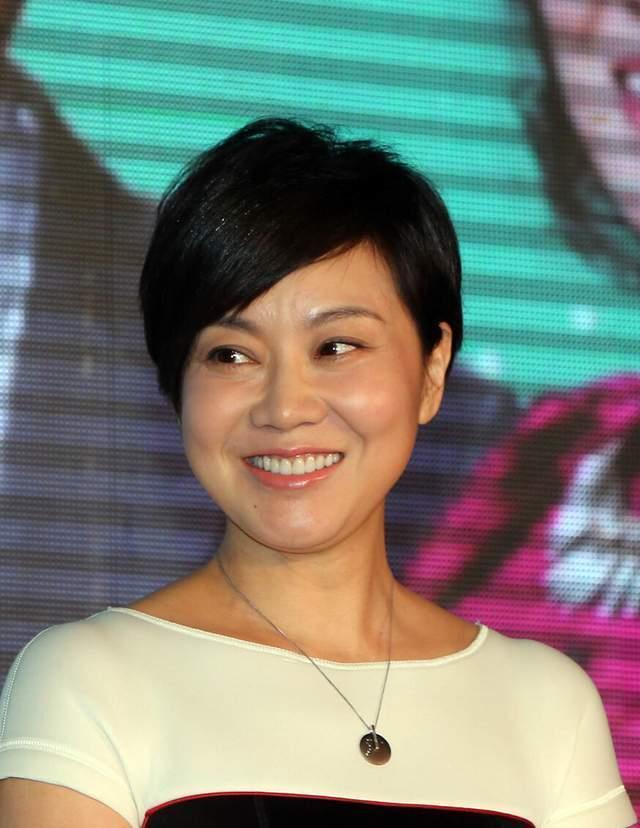 闫妮的霸气情史离婚17年交往三任小男友仍与前夫如亲人一般