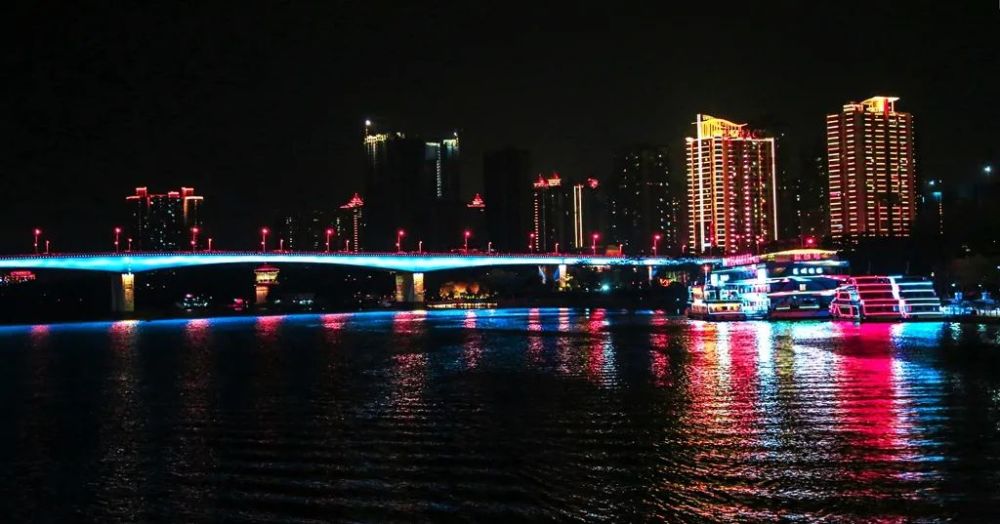《邕江夜景》白玉兰摄影