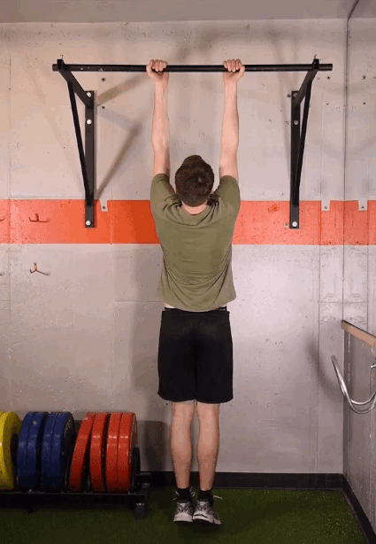 做引体向上时握距越宽越难吗