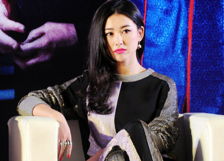 朱珠:家世与韩雪媲美,仅靠颜值俘获富豪,资本在她眼里