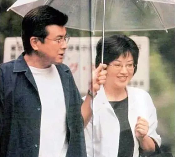 山口百惠的儿子表扬妈妈蛋糕做得很好,每逢生日,蛋糕都是妈妈亲手做的