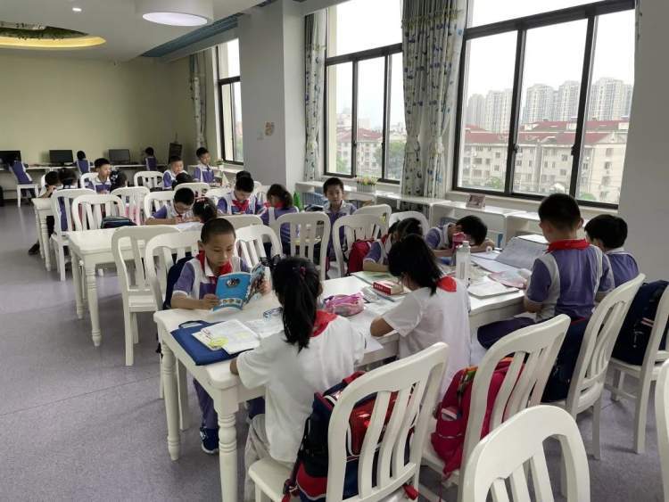 "双减之后,育贤小学的孩子们新学期的一天校园生活是这样的