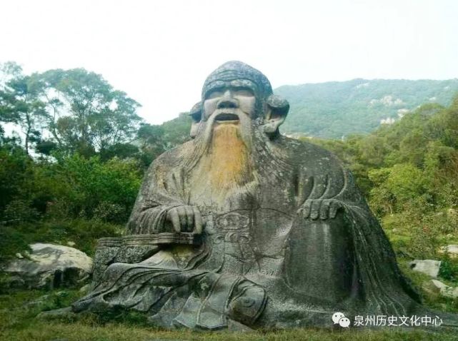 坐镇空山的老君石像