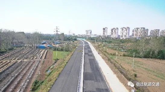 该工程路线起自泗阳西303省道,向西利用临河发展大道,经临河,仓集