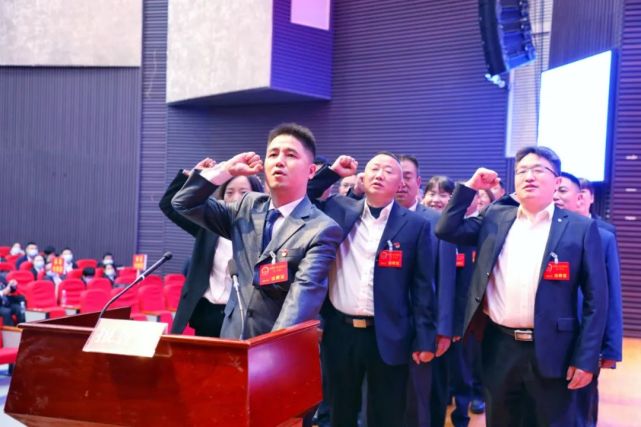 辰溪县第十七届人民代表大会第一次会议第三次全体会议召开 丁热平