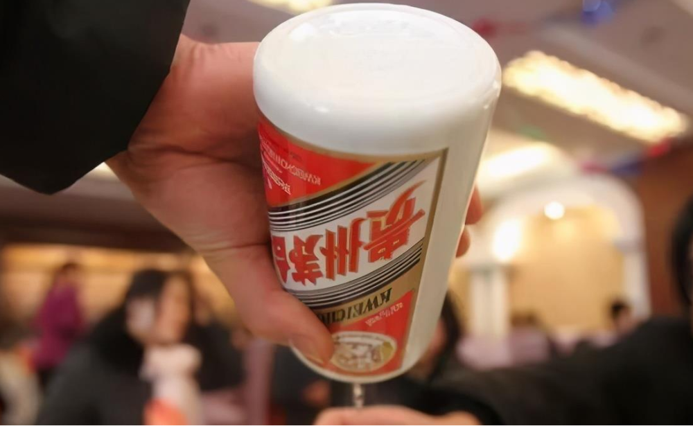 为何茅台酒瓶口有"2颗珠子"?真实作用有这4个,内行人才明白