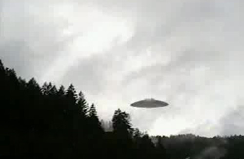 凤凰山拍摄ufo事件:2003年5月2日晚,山东省微山县欢城镇界牌口村发现