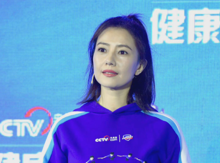 高圆圆活动生图流出42岁皮肤白皙气色好不愧是国民女神