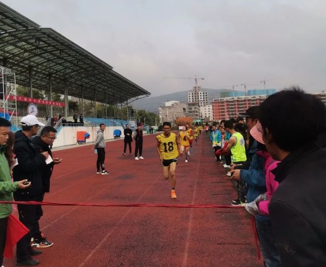 水洛中学在全县中小学田径运动会上获佳绩