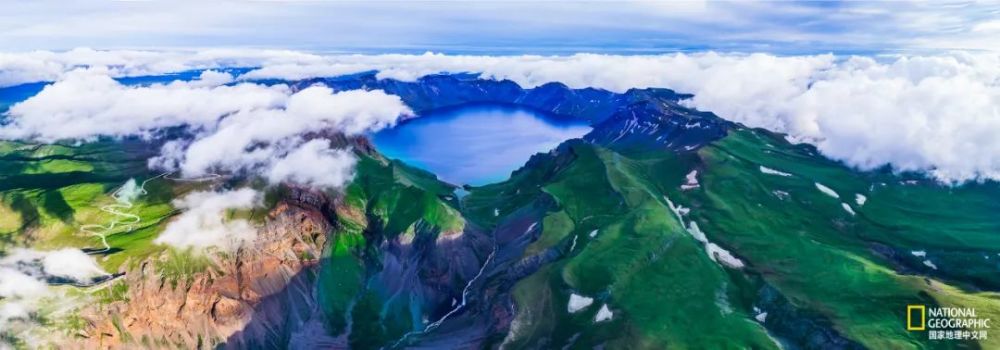 因此,长白山 (滑动下图,查看长白山"雨后初霁"全景)