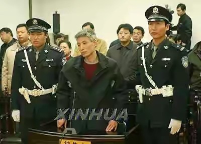 2000年,沈阳黑帮刘涌入狱,14名律师帮他减刑,最终结局
