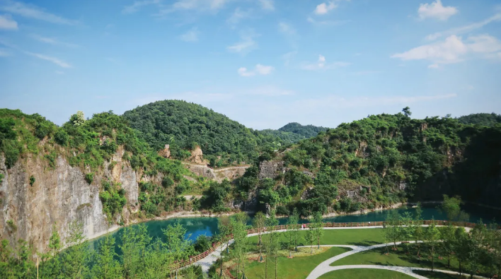 "山上"重点开展矿山公园环山公路沿线国土绿化,景观步道,生物多样性