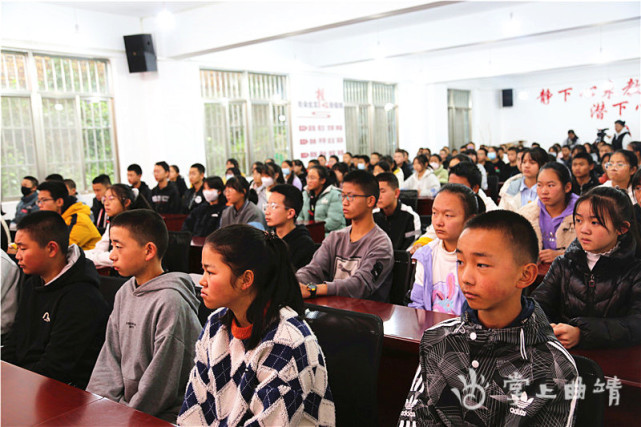 麒麟区东山镇第一中学举行"张昆见义勇为先进事迹"报告会