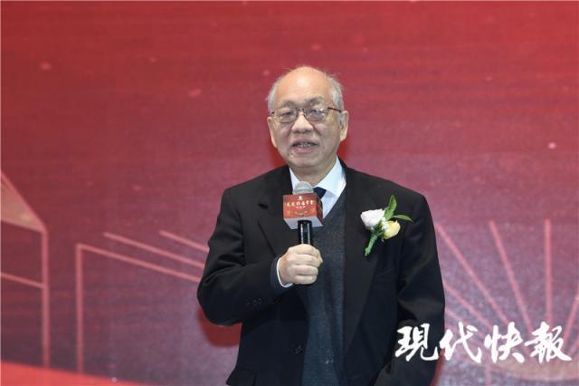 从 20 世纪 80 年代步入文坛开始,诗人,作家韩东一直以诚实,朴素又