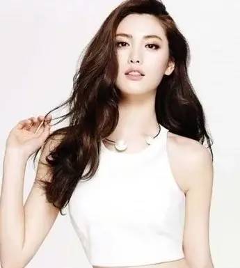 林珍娜出生于1991年,是韩国歌手,2009年参加太平洋超级模特比赛进入
