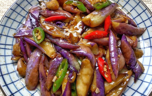 秋季,茄子试试这样做,简单易学,营养解馋,几碗米饭不