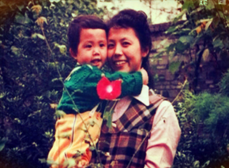 李云迪童年照片曝光代言终止,嫖客骂朝阳群众?警方查获转账记录