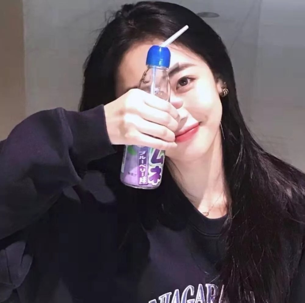 ins复古港风女生头像