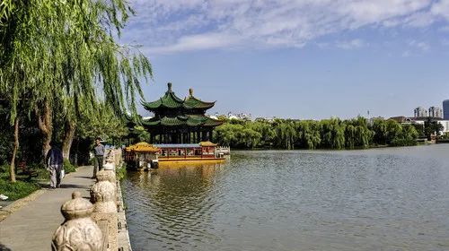 景点: 1,濠河风景名胜区