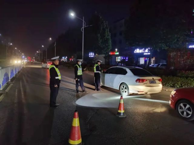 鄢陵交警查酒驾现场